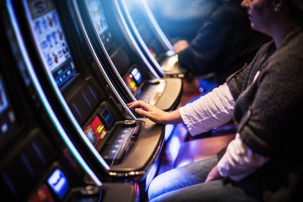 Android phone displaying istanakasino app interface with sportsbook markets and live casino options